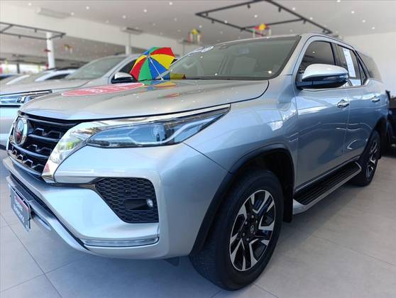 TOYOTA HILUX SW4 2.8 D-4D TURBO DIESEL SRX 7L 4X4 AUTOMÁTICO